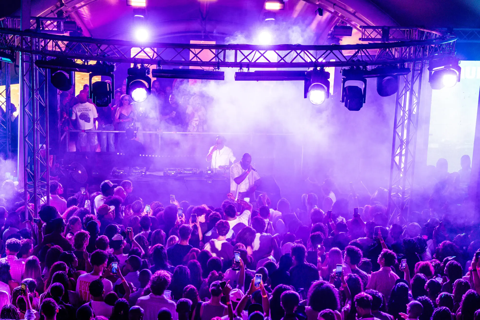 Violet Dream — the crowd engulfed in purple smoke